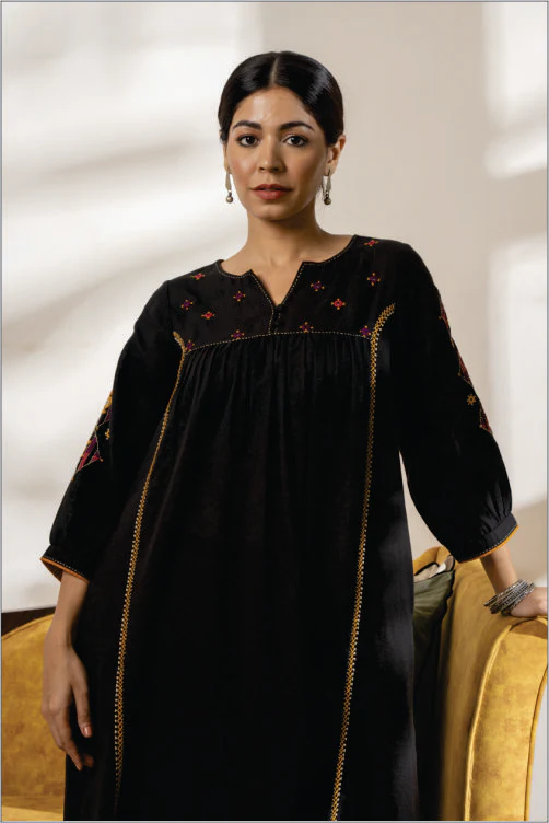 Paheli Black Front-Gather Cotton Kurta With Pakka Hand Embroidery - Image 7