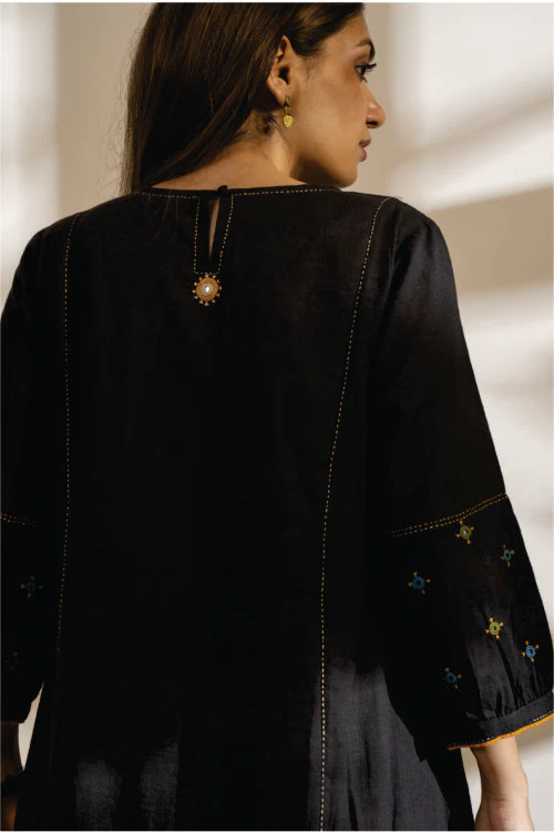 Paheli Black Front-Yoke Cotton Kurta With Pakka Hand Embroidery - Image 5