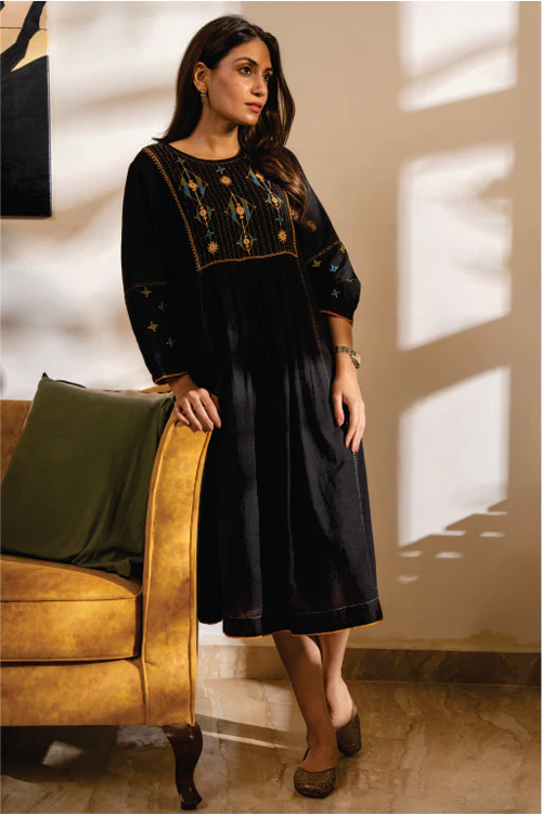 Paheli Black Front-Yoke Cotton Kurta With Pakka Hand Embroidery - Image 6