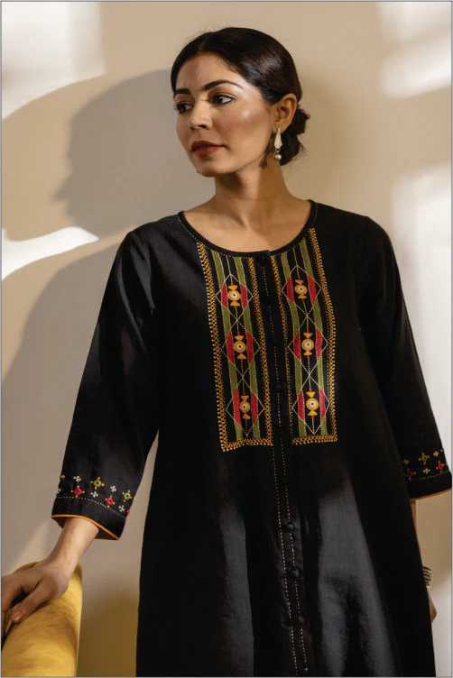 Paheli Black Straight-Fit Cotton Kurta With Pakka Hand Embroidery - Image 5