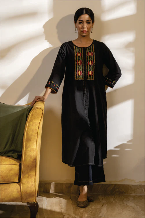 Paheli Black Straight-Fit Cotton Kurta With Pakka Hand Embroidery - Image 6