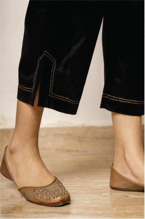Paheli Black Straight-Fit Cotton Pant With Kantha Hand Embroidery