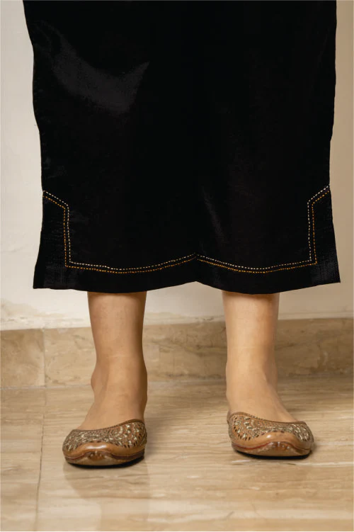 Paheli Black Straight-Fit Cotton Pant With Kantha Hand Embroidery - Image 3