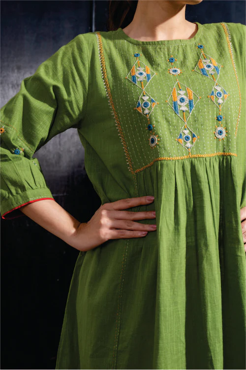 Paheli Green Front-Yoke Cotton Kurta With Pakka Hand Embroidery - Image 2