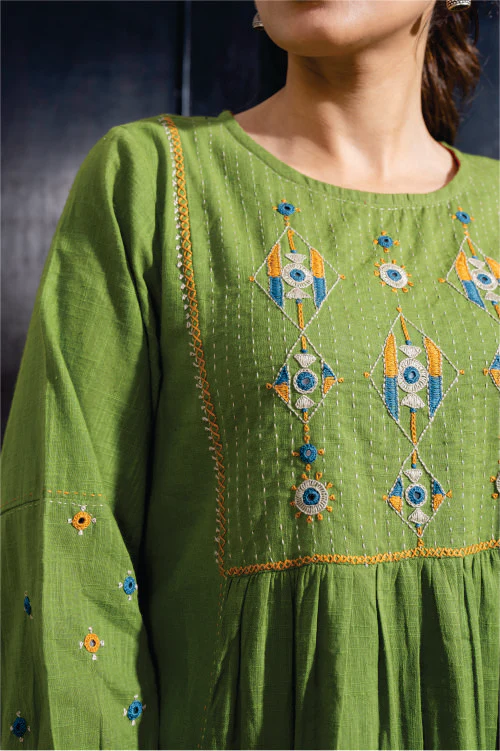 Paheli Green Front-Yoke Cotton Kurta With Pakka Hand Embroidery - Image 6