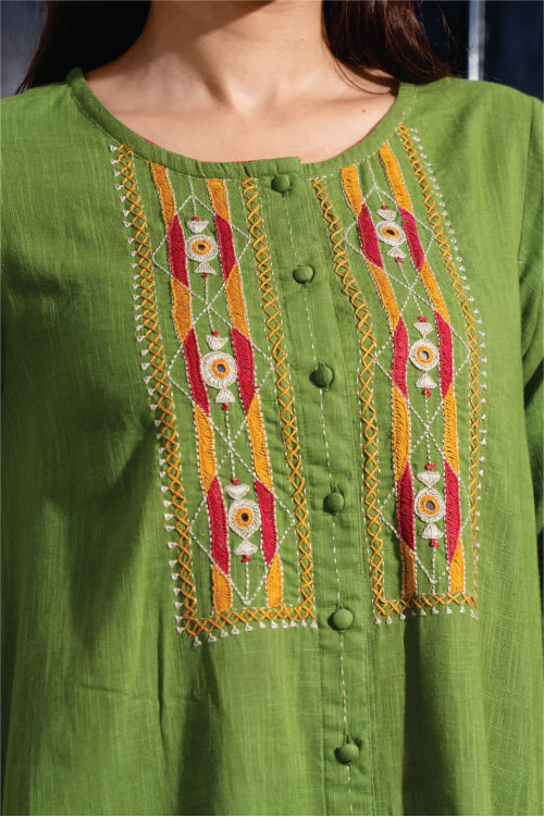 Paheli Green Straight-Fit Cotton Kurta With Pakka Hand Embroidery - Image 2