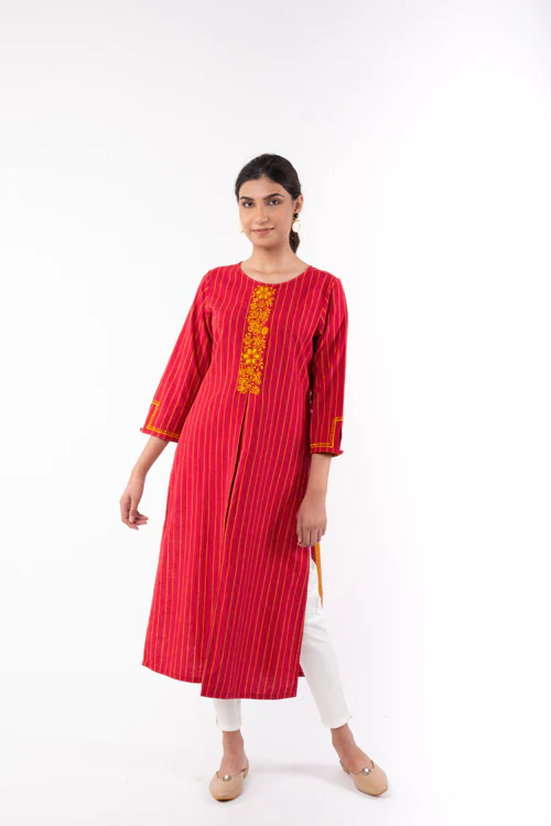 Rangsutra Pardis Red Chikankari Round Neck Kurta - Image 4