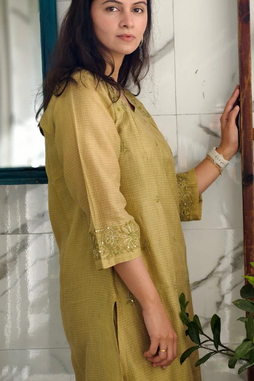 Phae Ira Co-Ord Set In Green Gold - Image 4