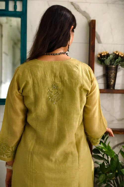 Phae Ira Co-Ord Set In Green Gold - Image 5