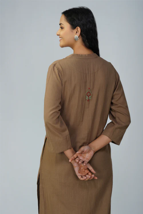 Phae Tanvi Co-Ord Set In Hand Spun Fabricwith Hand Chikankari - Image 5