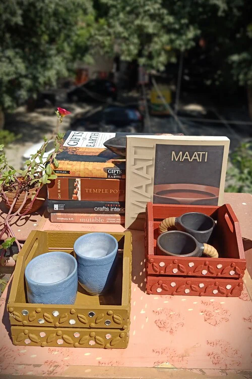 Terracotta by Sachii Pine Wood & Mdf Lippan Mud & Mirror Work Caddy Yellow Ochre - Image 4