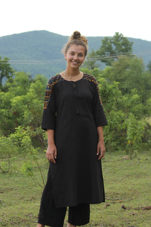 Porgai 'Black Irakkaikal' Hand Embroidery Cotton Kurta - Image 2