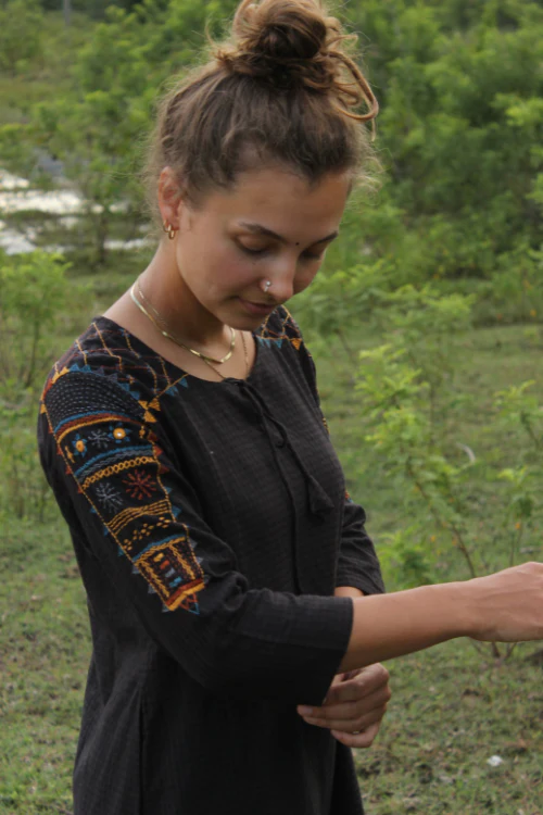 Porgai 'Black Irakkaikal' Hand Embroidery Cotton Kurta - Image 3