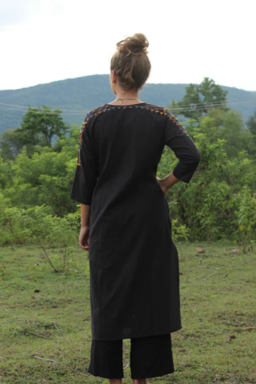 Porgai 'Black Irakkaikal' Hand Embroidery Cotton Kurta - Image 4