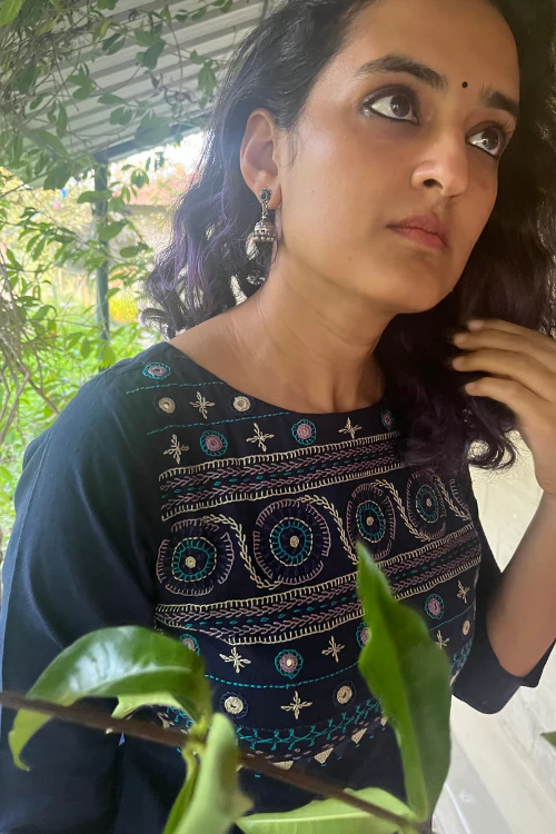 Porgai 'Gowri Mirror Work' Hand Embroidery Cotton Kurta - Image 3