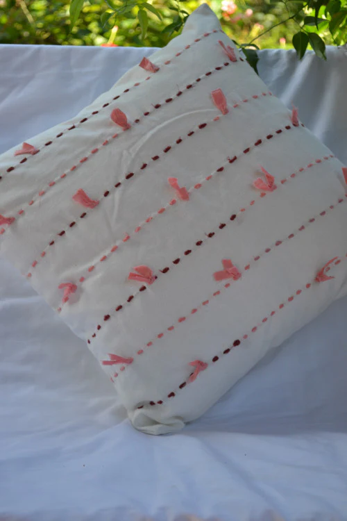 Porgai 'Living Coral A' Hand Embriodered Set of 4 Cotton Cushion Covers White (Set of 4) - Image 2
