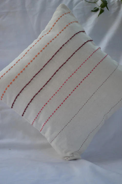 Porgai 'Living Coral A' Hand Embriodered Set of 4 Cotton Cushion Covers White (Set of 4) - Image 3