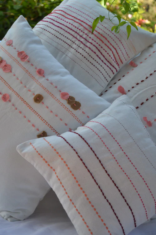 Porgai 'Living Coral A' Hand Embriodered Set of 4 Cotton Cushion Covers White (Set of 4) - Image 6