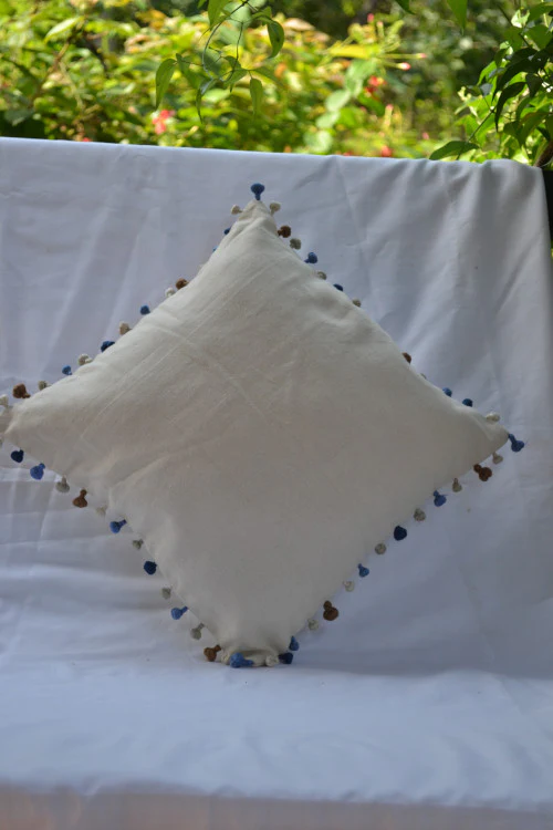 Porgai 'Living Coral B' Hand Embriodered Set of 5 Cotton Cushion Covers Beige & Blue (Set of 5) - Image 2