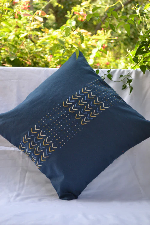 Porgai 'Living Coral B' Hand Embriodered Set of 5 Cotton Cushion Covers Beige & Blue (Set of 5) - Image 5