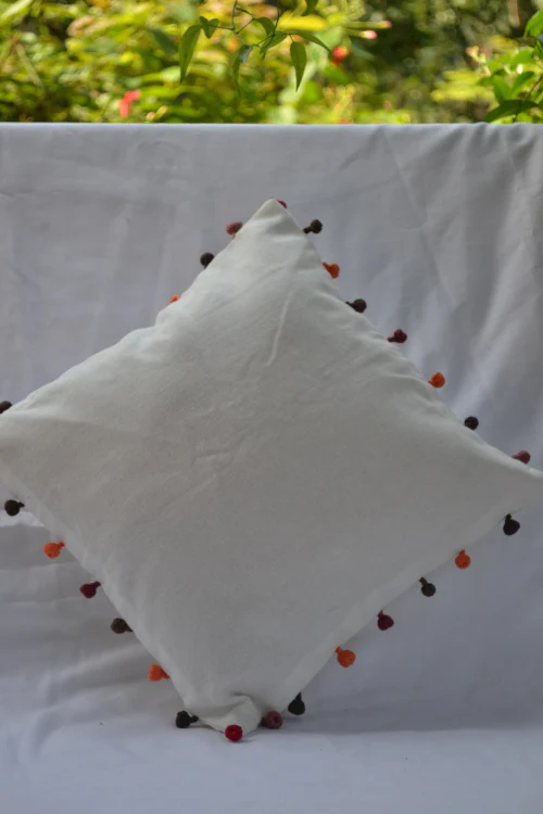 Porgai 'Living Coral B' Hand Embriodered Set of 5 Cotton Cushion Covers Offwhite & Red (Set of 5) - Image 2