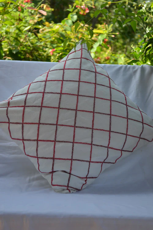 Porgai 'Living Coral B' Hand Embriodered Set of 5 Cotton Cushion Covers Offwhite & Red (Set of 5) - Image 3