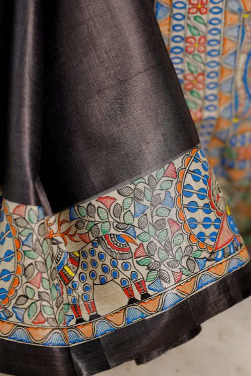 Diorama Designs Madhubani Hand-painted Radha Krishna Silk Saree - Image 4