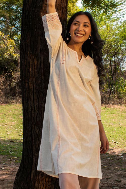 Rangsutra Avani Chikankari Off White Pure Cotton 3Q Sleeve Straight Kurta - Image 5