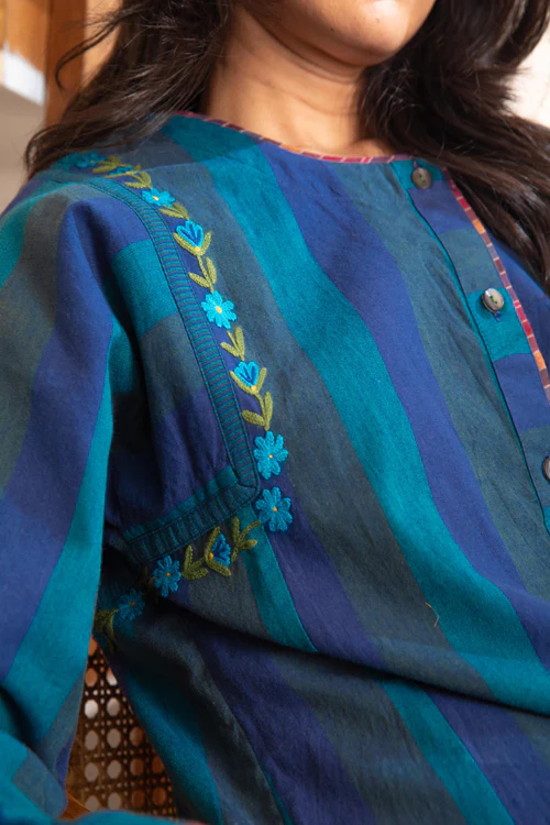 Rangsutra Haveli Crewel Blue Kimono Sleeve Kurta - Image 3
