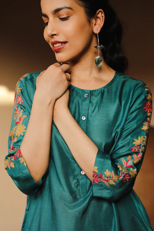 Rangsutra Juhi Teal Green Kurta With Crewel Embroidered Sleeves - Image 2
