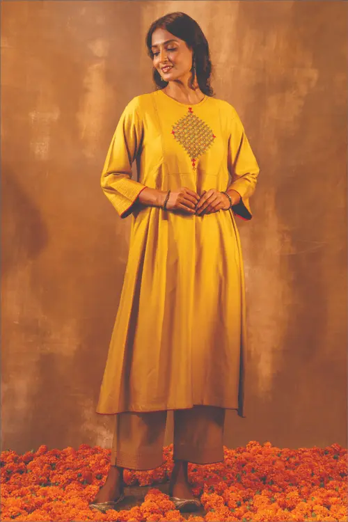 Rangsutra Ruhani Yellow Pleated Cotton Silk Kurta With Pakka Hand Embroidery - Image 4