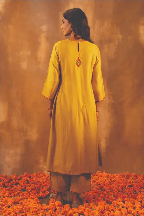 Rangsutra Ruhani Yellow Pleated Cotton Silk Kurta With Pakka Hand Embroidery - Image 5