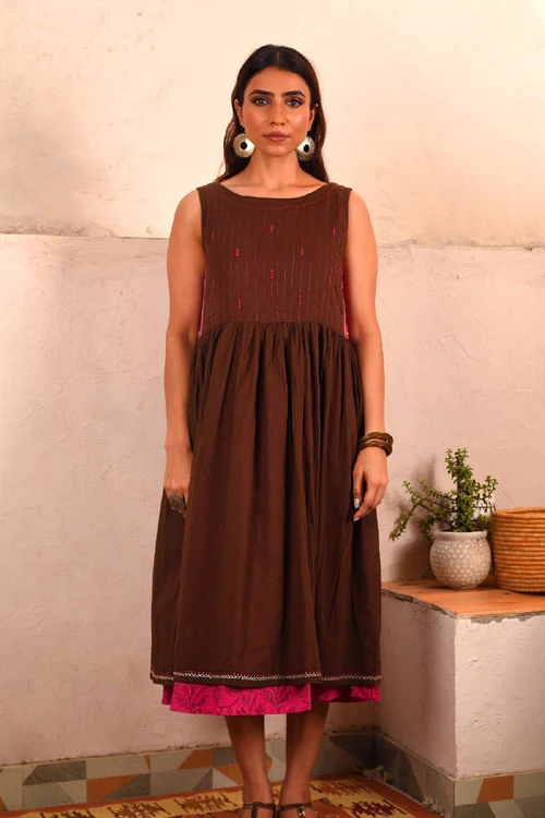 Rangsutra Saheli Double Layer Hand Embroidered Brown Mulmul Cotton Dress With Printed Pink Slip - Image 7