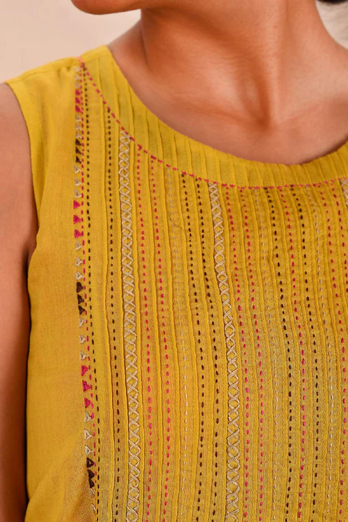 Rangsutra Saheli Double Layer Hand Embroidered Yellow Mulmul Cotton Kurta Dress With Printed Pink Slip - Image 6