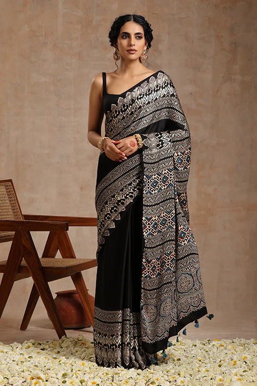 Tenaaro Ajrakh Hand Block Printed   Blck Modal Saree - Image 2