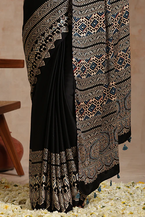 Tenaaro Ajrakh Hand Block Printed   Blck Modal Saree - Image 8