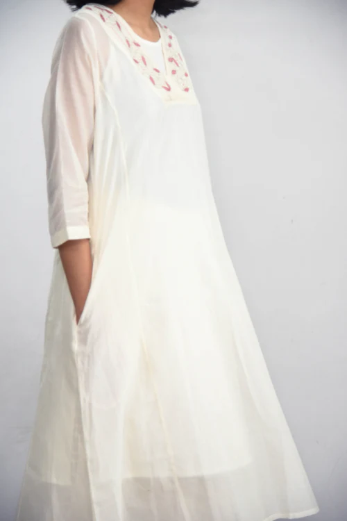 Sadhna 'Aachho'White Applique And Tank Work Chanderi Silk Kurta - Image 5