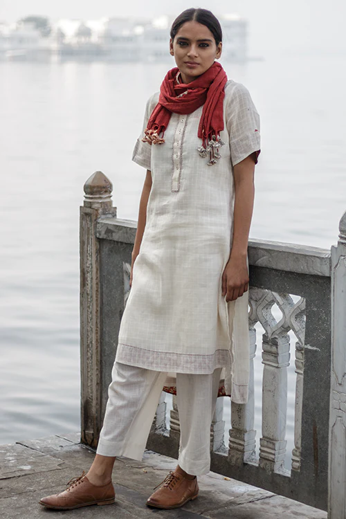 Sadhna 'Bindani' White Dabu Print Cotton Long Kurta - Image 4