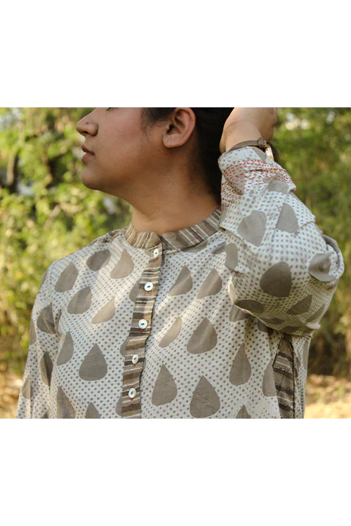 Sadhna 'Biri' Grey Dabu print Collared kurta - Image 3