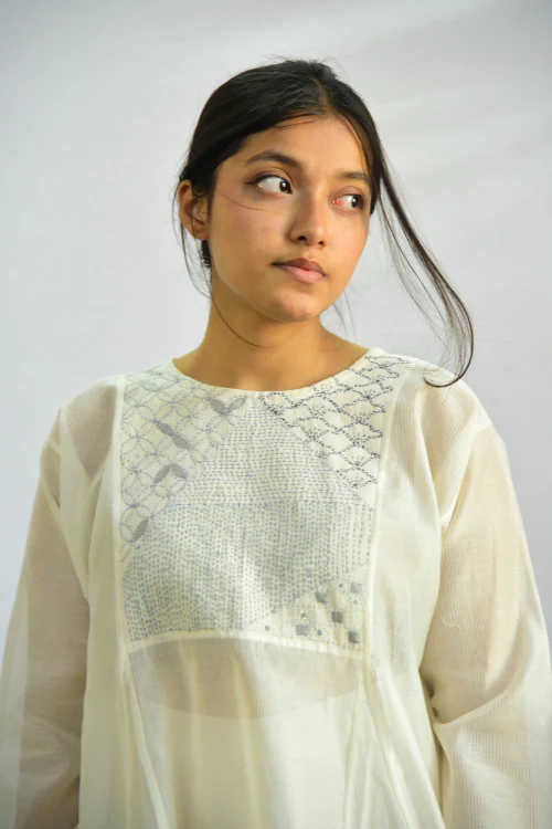 Sadhna 'Dhavlo' White Applique And Tanka Work Short Chanderi Silk Kurta - Image 3