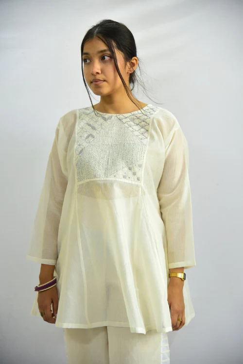Sadhna 'Dhavlo' White Applique And Tanka Work Short Chanderi Silk Kurta - Image 5