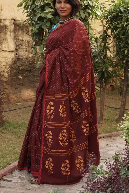 Sadhna"Gulmohar"Dot Print Maroon Cotton Saree - Image 5