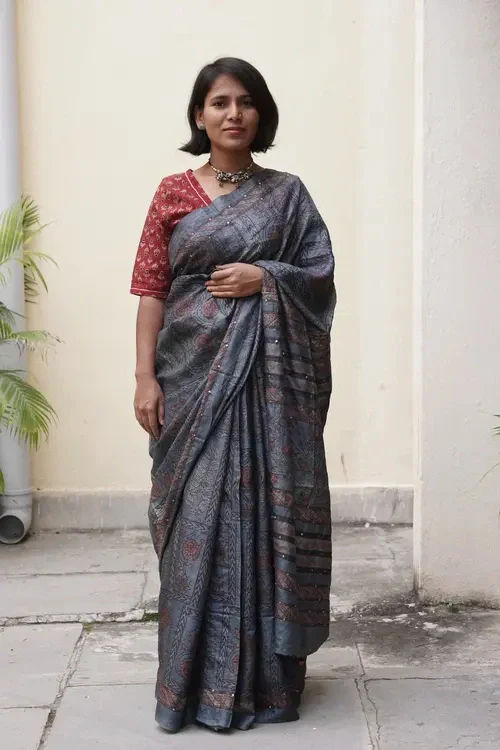Sadhna"Meghmala"Grey Silk Block Printed Saree - Image 2