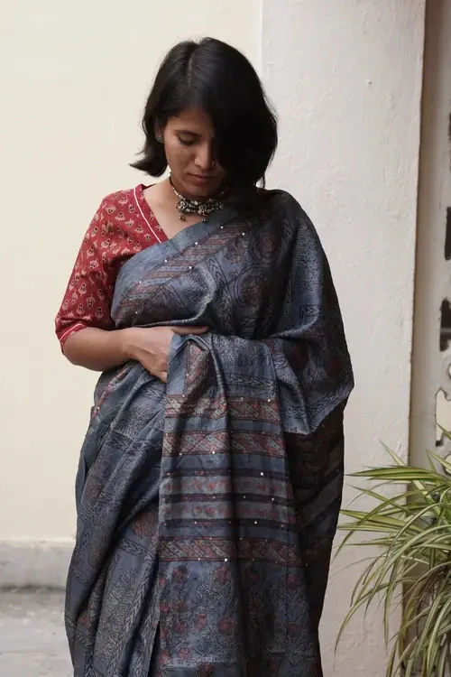 Sadhna"Meghmala"Grey Silk Block Printed Saree - Image 4