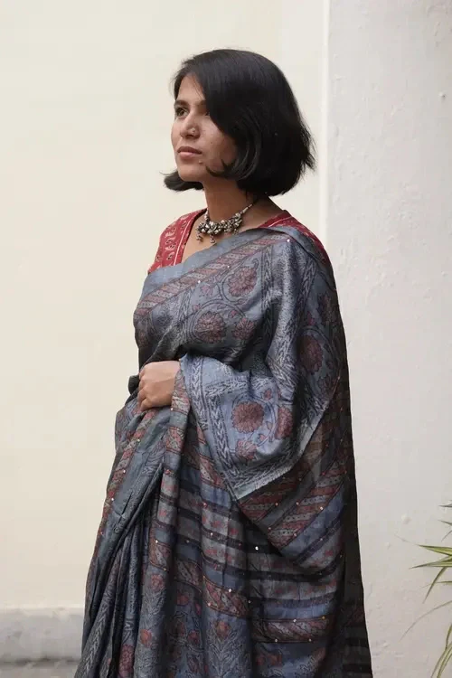 Sadhna"Meghmala"Grey Silk Block Printed Saree - Image 5
