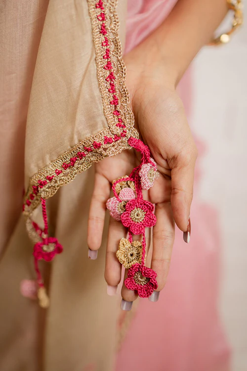 Samoolam Blush & Champagne Lavanya handwoven sarees - Image 3