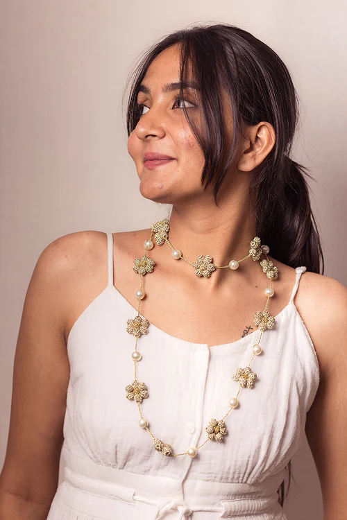 Samoolam Gulnaar Gold Daisy - Pearl String Necklace - Image 4