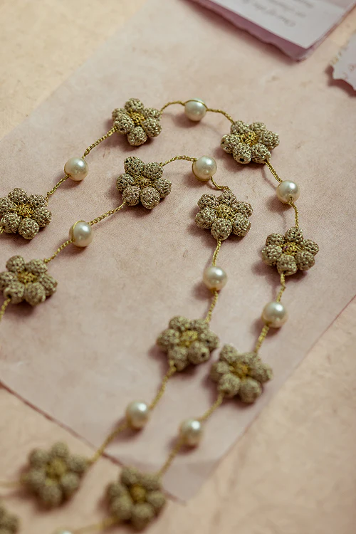 Samoolam Gulnaar Gold Daisy - Pearl String Necklace - Image 5