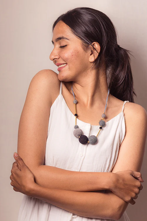 Samoolam Gulnaar Grey - Mystic Bead Necklace - Image 3