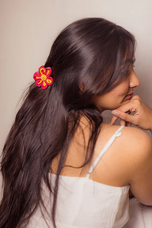 Samoolam Guncha Red Zinnia Hair Clutch - Image 3